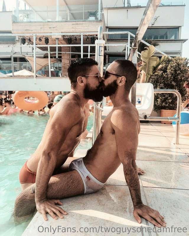 Wet kisses and sexy speedos! 😈
Subscribe now to our premium ..