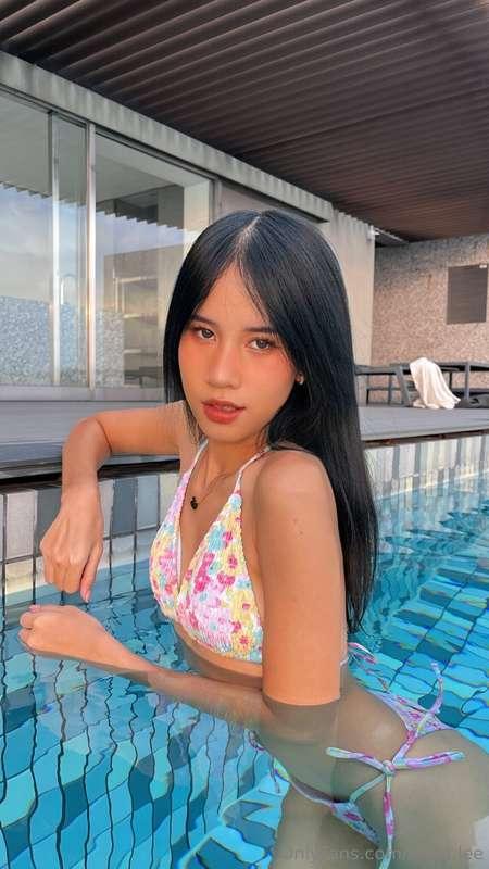 lets go on a swimming date...just you and me! 💦