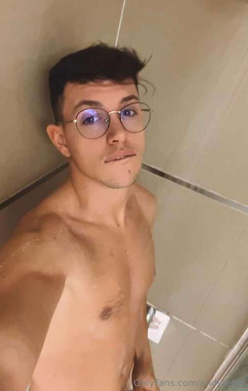 Jerking off in the shower 😈🚿