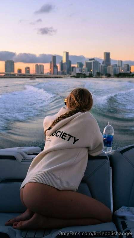 missing those pretty sunsets and boatrides 🌊