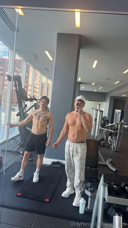 @thebigwetz and I hit a arm pump today 😈 