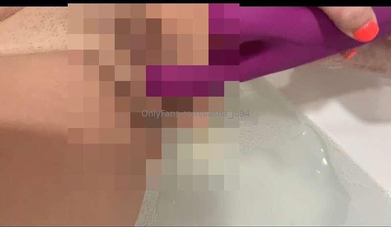 Let’s get hot and heavy in this bubble bath. Mama broke out ..