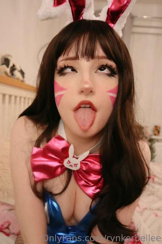 Would you challenge DVA to an overwatch 1v1? Loser has to ta..