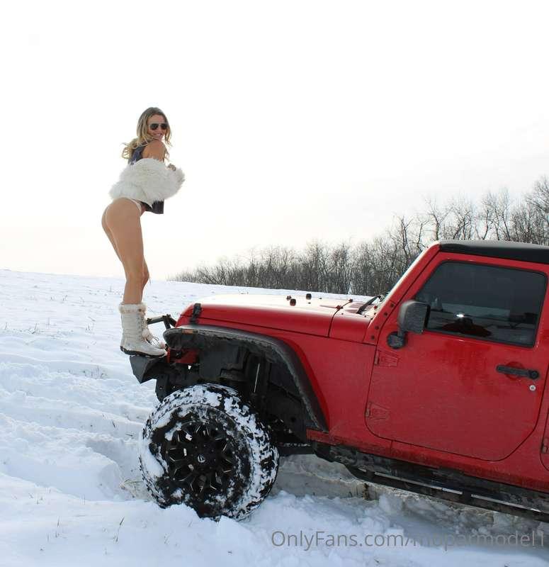 Sunday bumday!! Scarlet and I love playing in the snow!