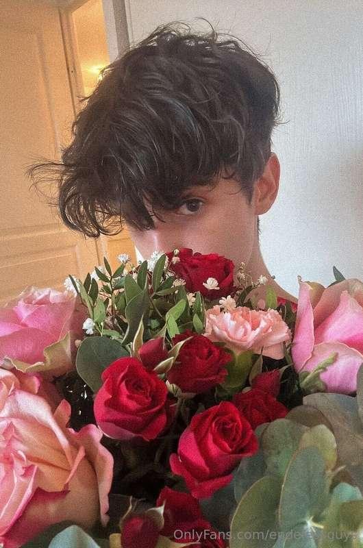 Flowers and a dick 🤭