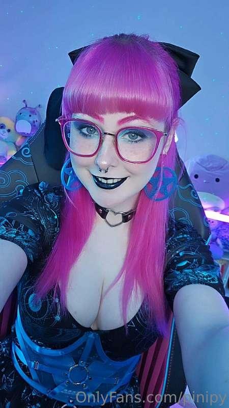 I'm live on http://twitch.tv/pinipy for a short stream tonig..