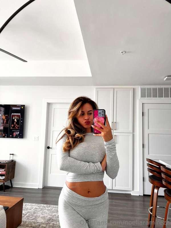 lazy day today…ill see u in the dms 🥰