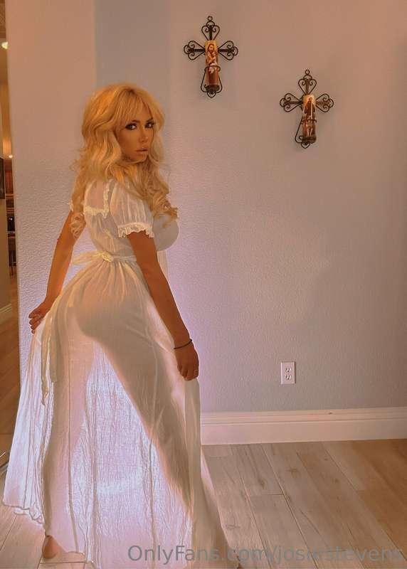 it’s sundress season 🌞🤍