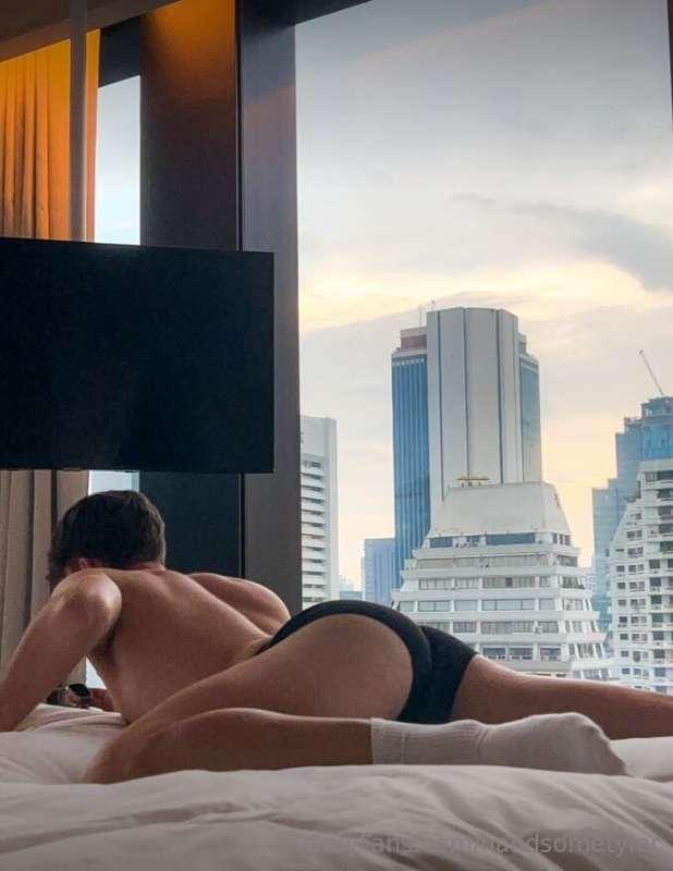 Room with a view... but which one are you staring at? 😉🌆