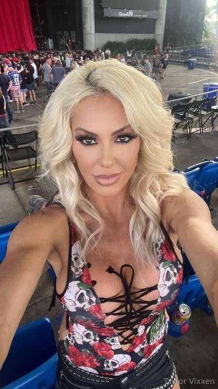 Can anyone guess what concert I am going to tonight?? Guess ..