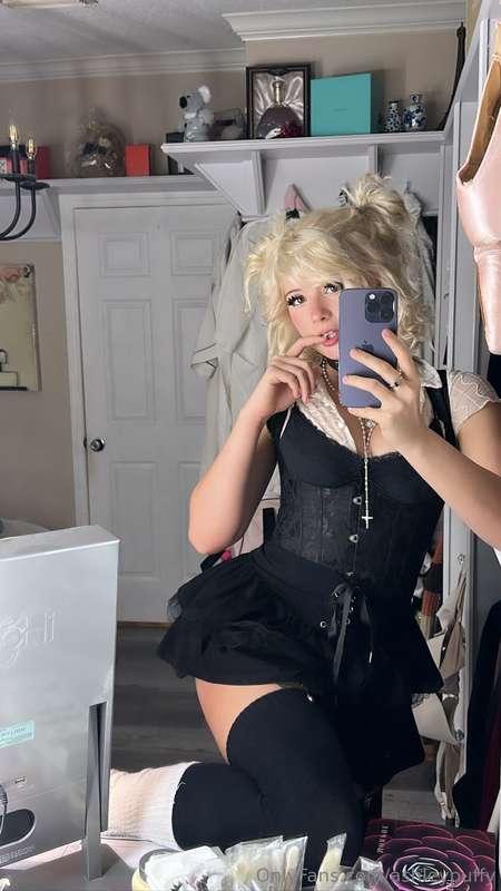 make my knees weak while i'm in this costume!😏