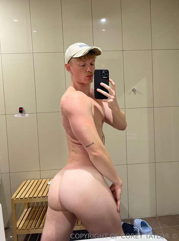 Bubble butt needs breeding 😈
