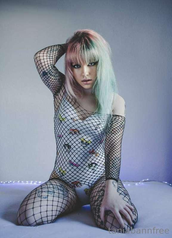 This emo @laylaemogoth wants to play so dirty with you 🥵 
Sh..