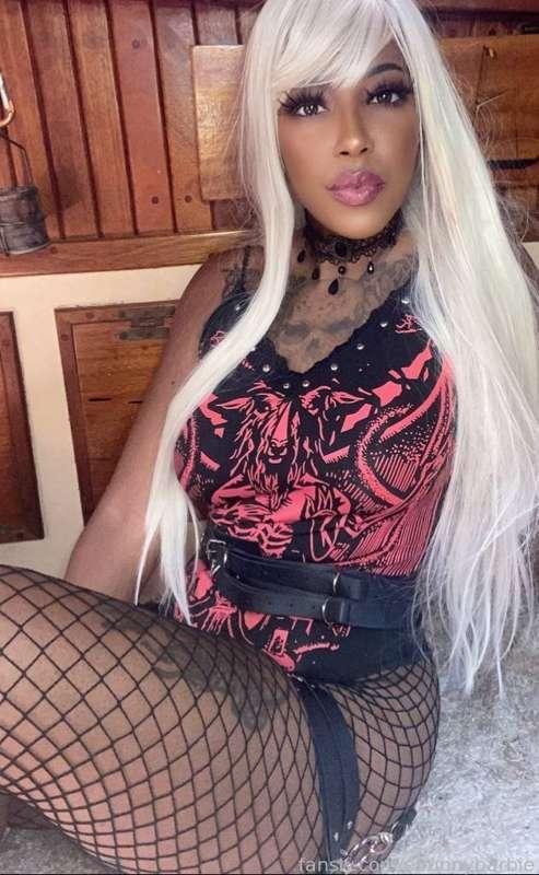 The only thing I want to do right now is suck the life out of you with these lips💋