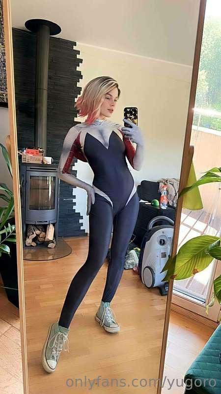 Almost finished preparing my Spider Gwen cosplay 👀