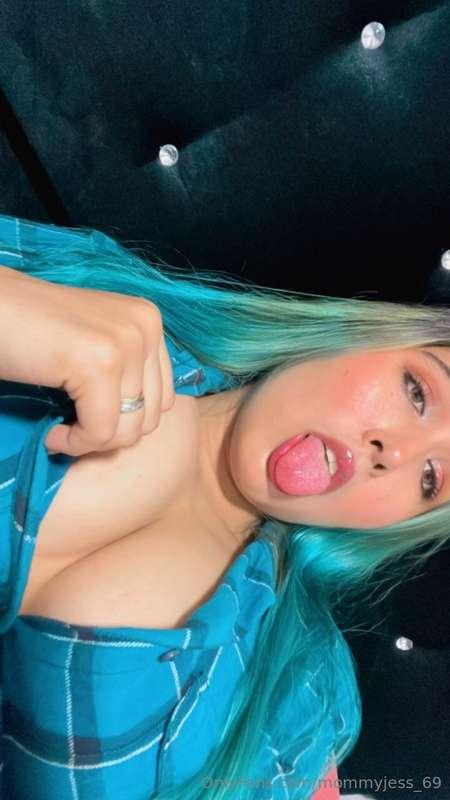 💙 @poisonxxx @poisonxxx @poisonxxx 💙She is an expert in givi..