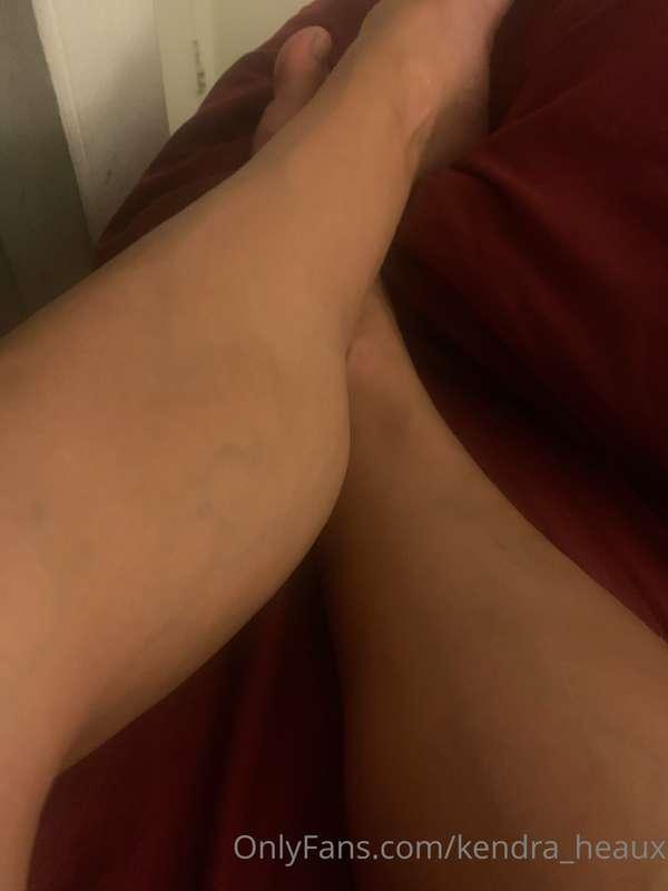 😴 
Would you rather use my legs as pillows?
