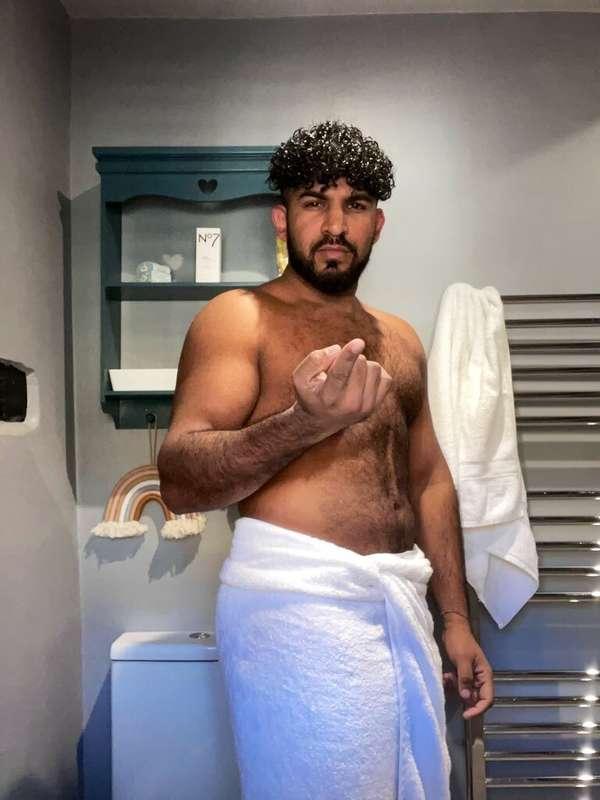 Don’t just stand there, join my in gym. Who’s gunna scrub my..