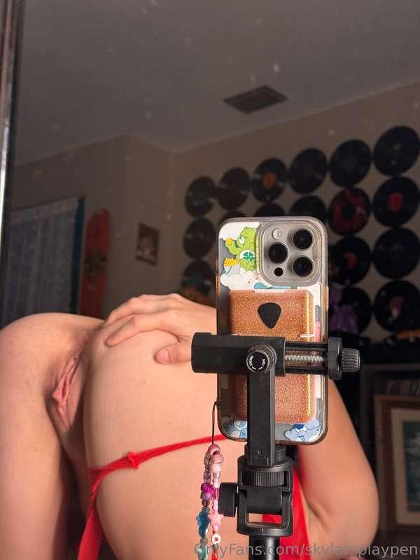 So annoyed, why does my phone gotta focus on my phone 😡 stil..