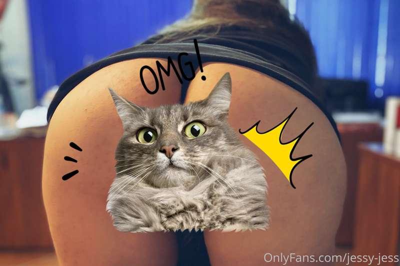 Wanna take off my panties? 😈😈😈🍑🍑🍑