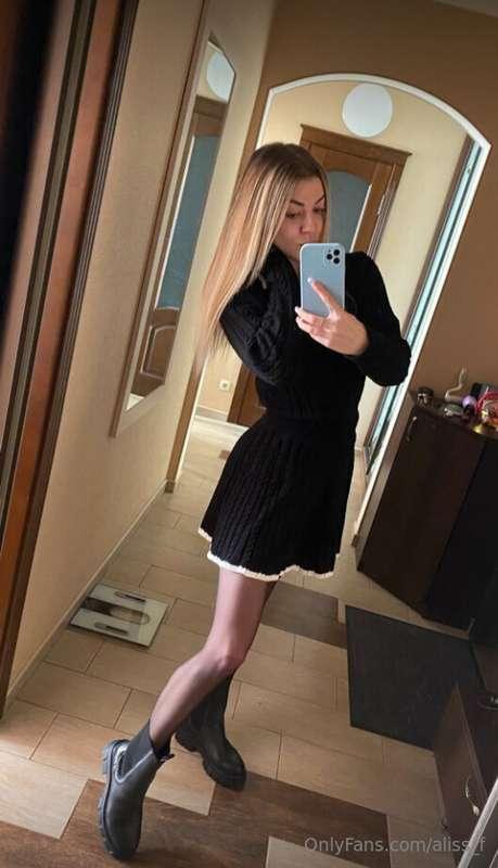 🎨 My eyes, aglow with the secrets they hold, twinkle like st..