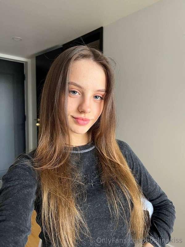 Just a little photo of me to remind you how I look today. ❤️