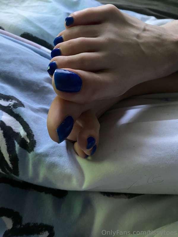 Come kiss my toes goodnight 😘