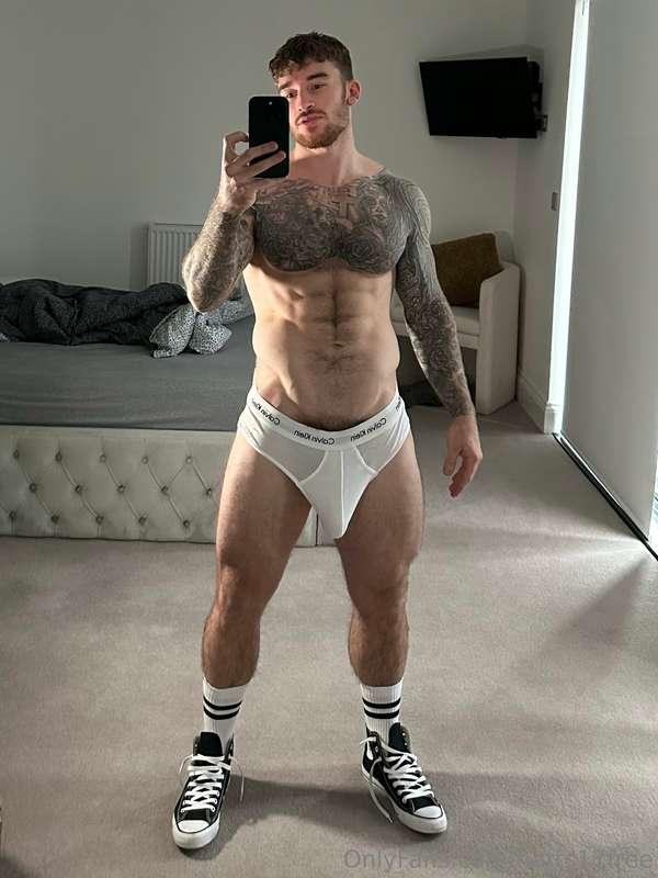 Hey eyes up here 👀🤪 Sub to my Onlyfans ➡️ @hatts17 for my ex..