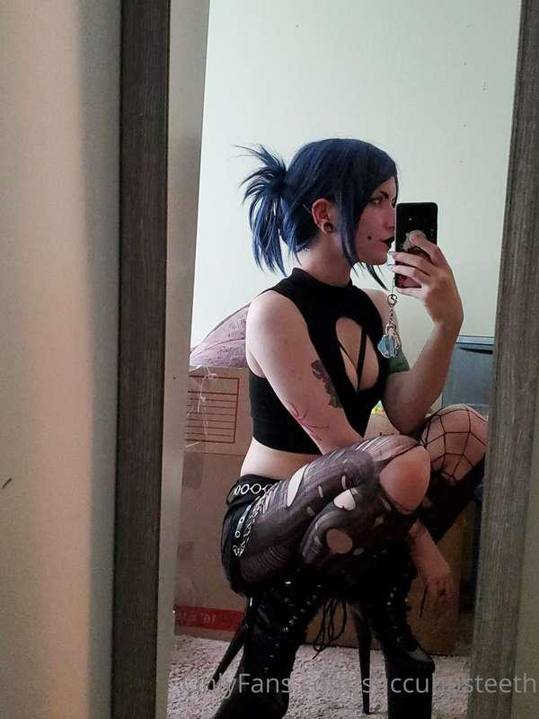 ill post sets again soon i swear, im in the middle of moving..