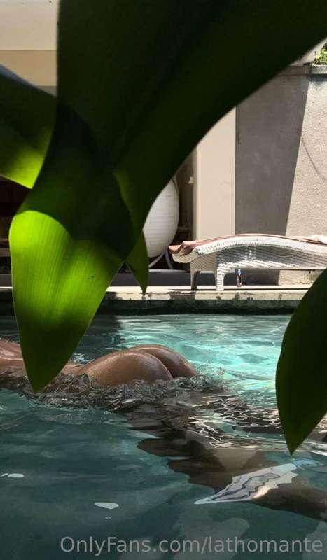 only naked swimming 🤓