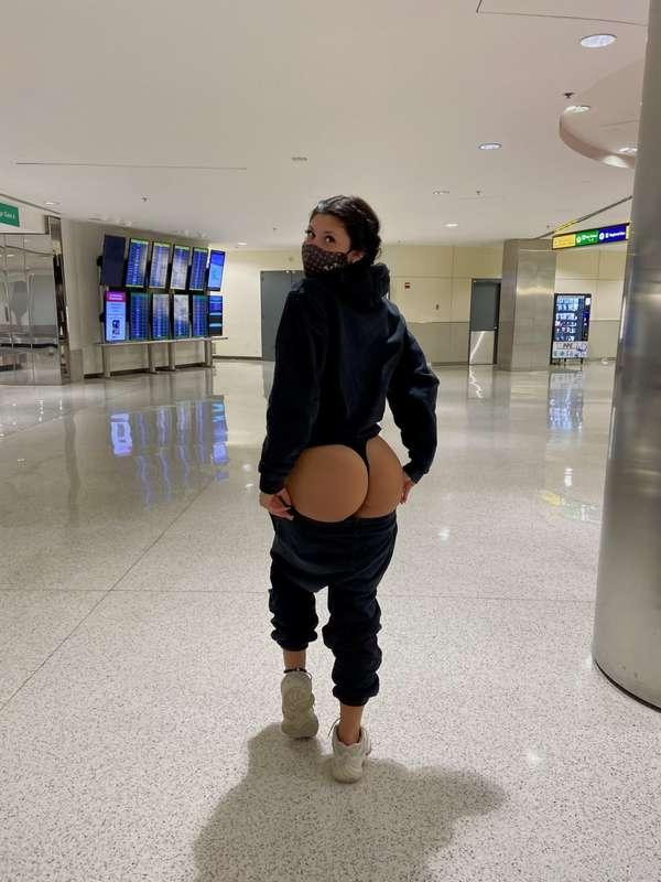 ✨ remember when i pulled my ass 
out at the airport...?

lik..