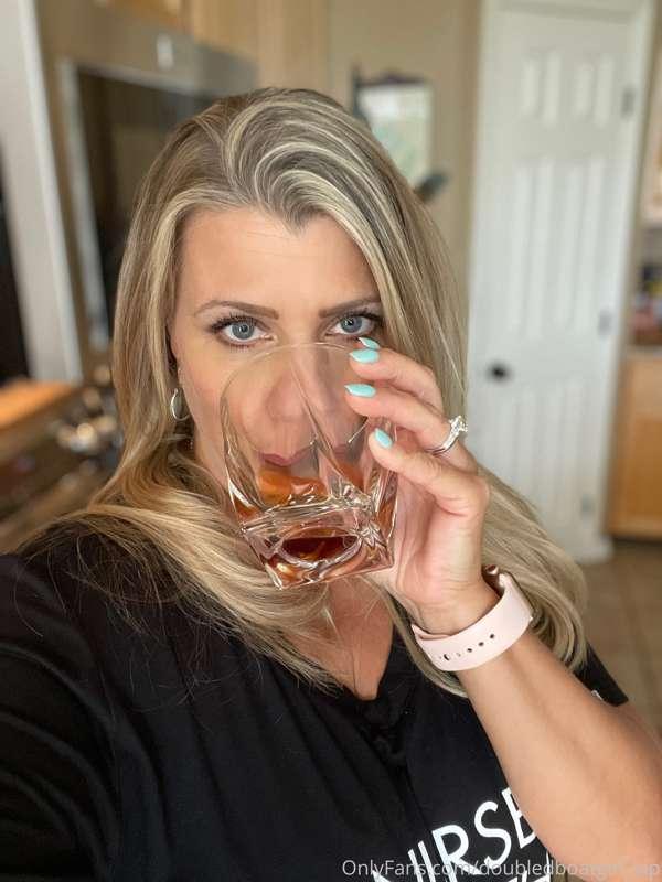 Bourbon makes all her clothes fall off..🤩😇