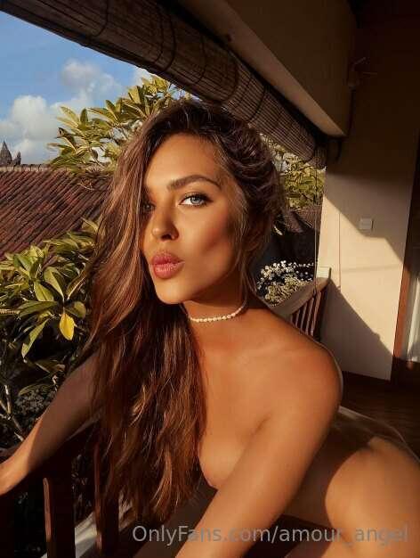 THIS 𝐇𝐎𝐓 𝐆𝐈𝐑𝐋 IS MADE TO FUCK HER ON THE BARE SAND IN THE HO..