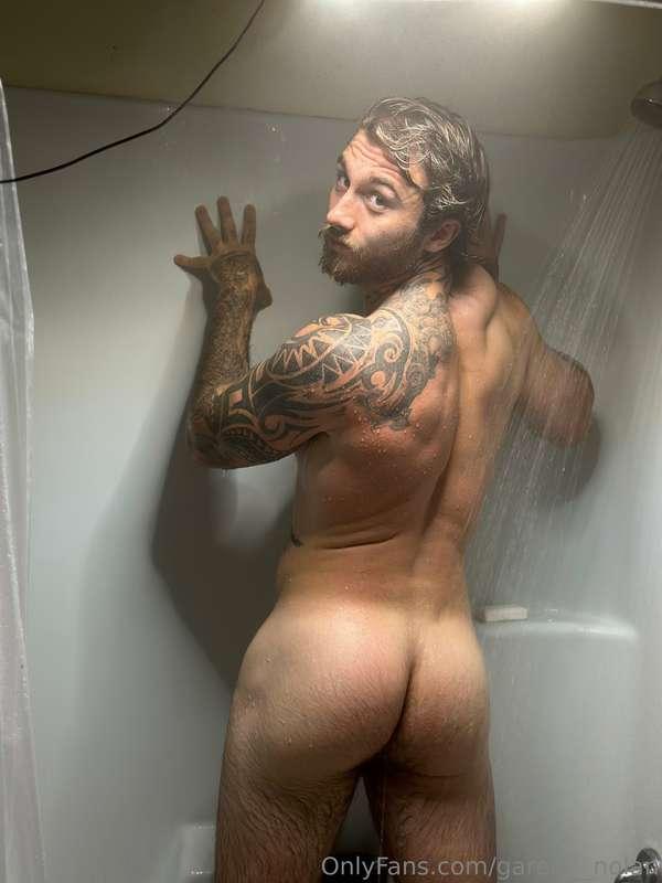 Get in the shower with me😜