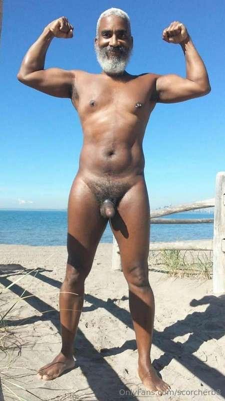 Flashback Flex Friday!#beard #musculardaddy #gay #feet #gayc..