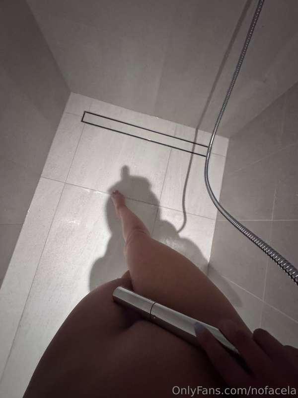 Just me, my shower head, and a whole lot of moaning… 😏💦 Want..