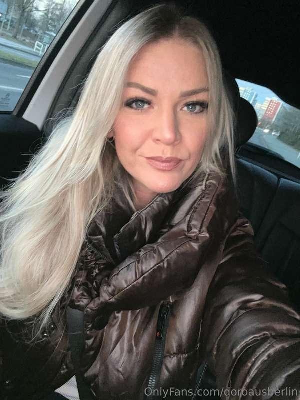 Off to work, happy monday😘 cold berlin, but hot taughts 😈💦 u..