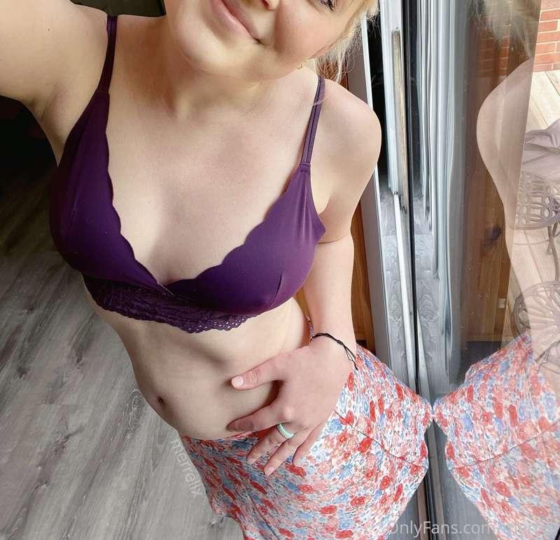 Cum let me get naked for you 🌷

@merrellx https://onlyfans.c..