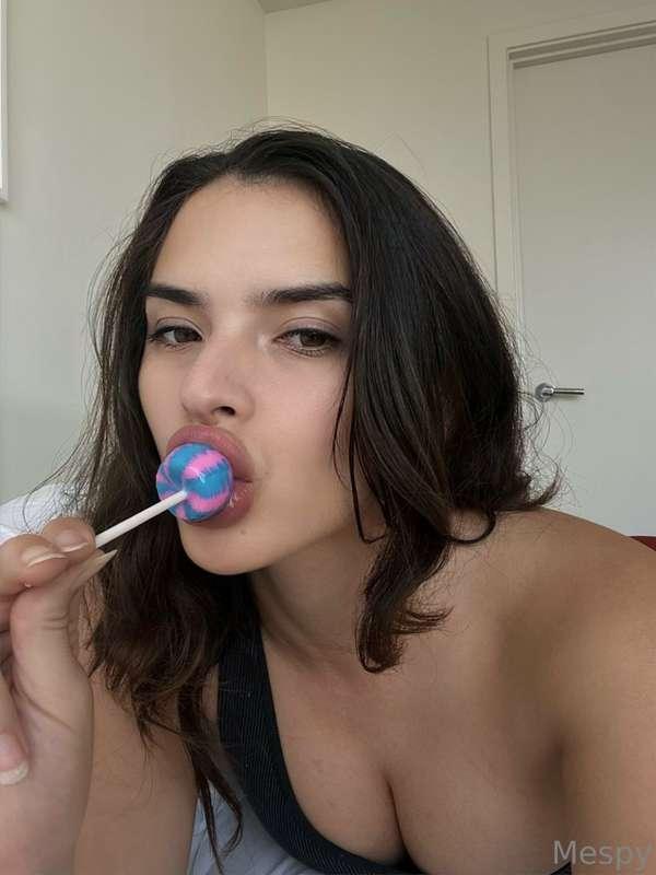 Sucking is my favorite thing to do 😉🍭