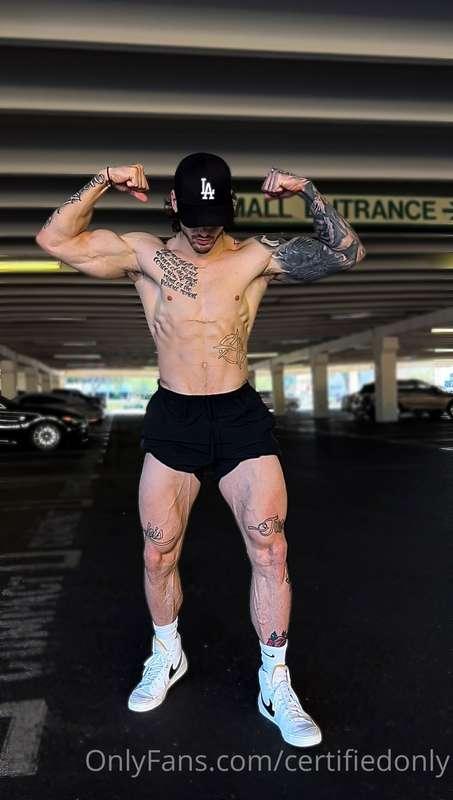 Trying to grow these legs 😤 y’all like big legs?