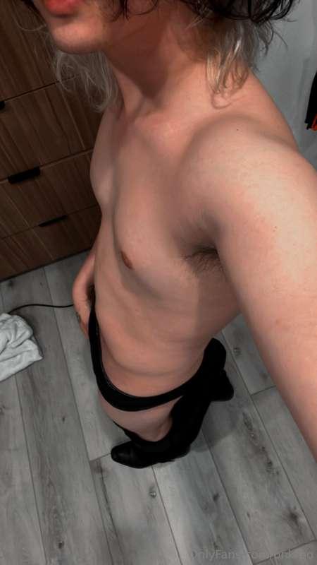 You up?? :)) Took some close photos for you 😌😌 Theres some g..