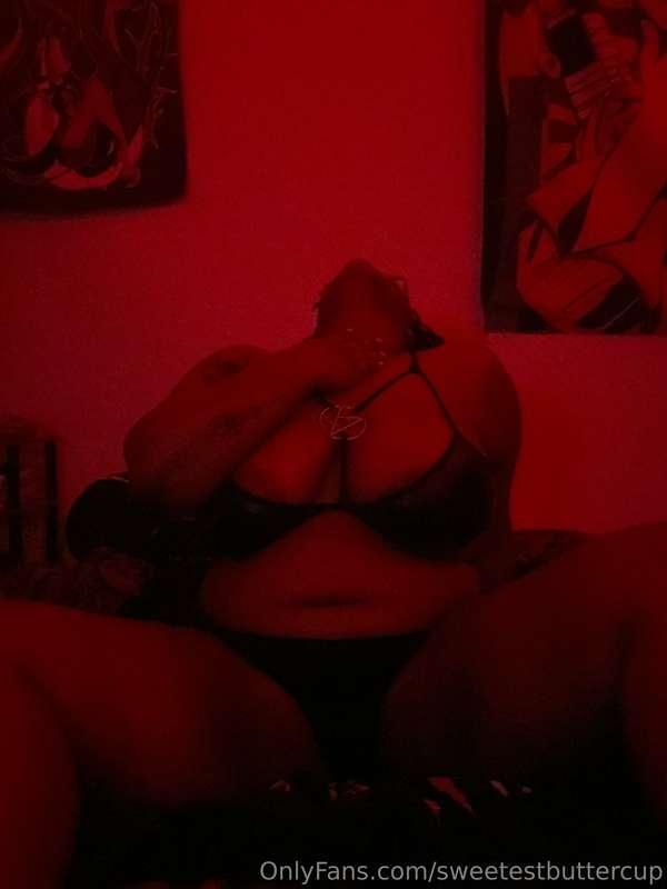 I want your hand on my throat 😈