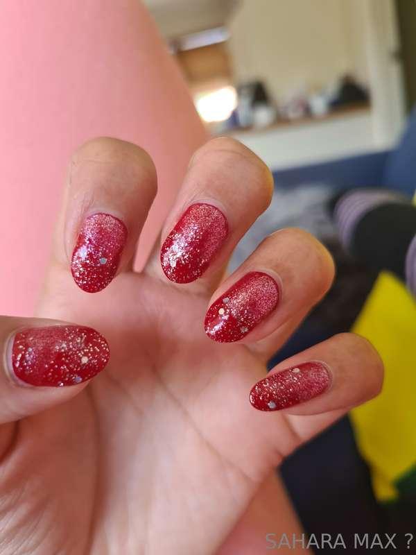Freshly painted nails. Getting well into the spirit 😌🎅🎄