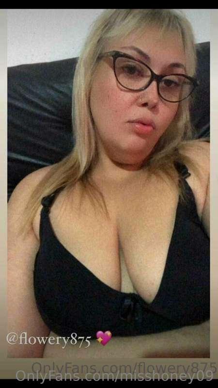 hi i'm @flowery875

30 years old, a curvy wanting to fulfill..