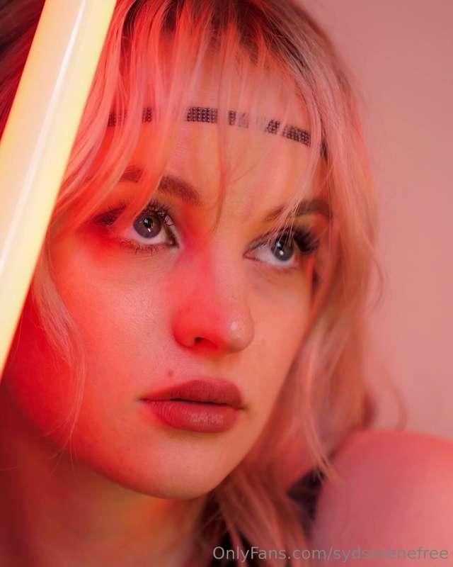 Just sent out some HOT dark side Syd content on @sydserene 
..