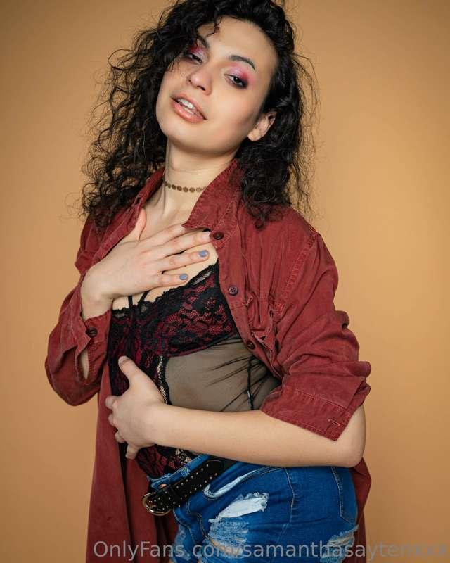 When i tell you i feel so cute! Whatchu think? Is she giving..