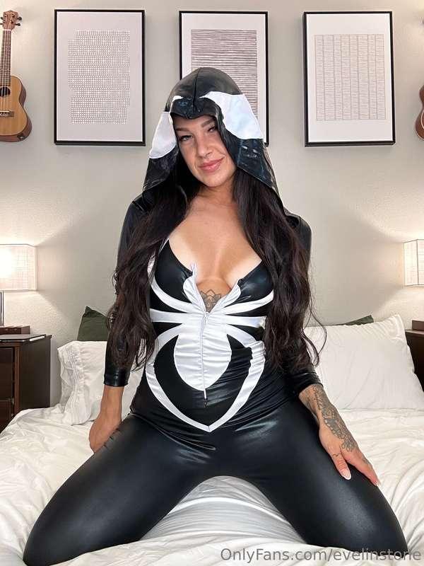 Miss this Venom cosplay? 🖤 Message me to watch as I get misc..