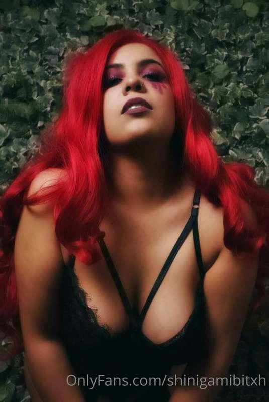 Old set from my previous OF account 🖤 I’ve had requests for ..