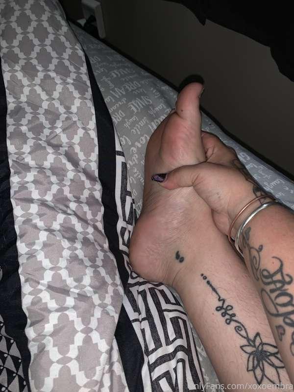 Cum be a good boy and rub my feet😈