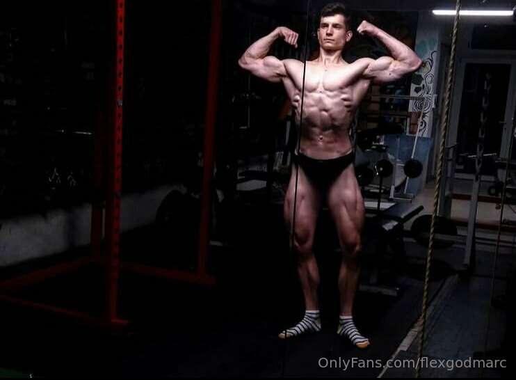 Your absolutly shredded beast showing everything 😈  For cust..